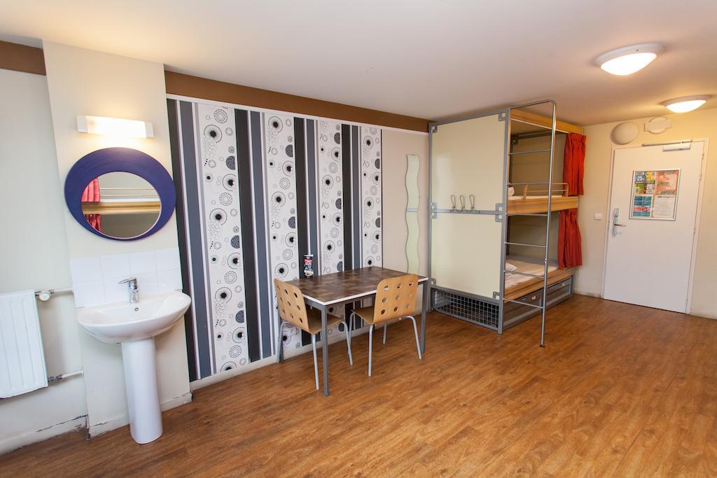 Bed in een Slaapzaal met 8 Bedden